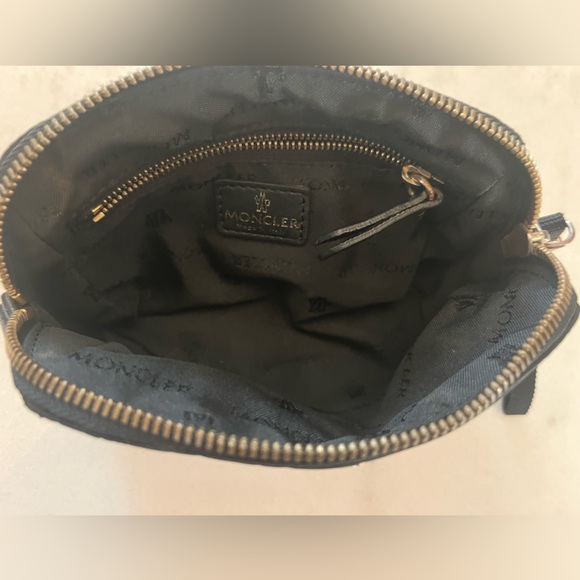 Moncler Black Quilted cosmetics bag with Logo - Picture 9 of 11